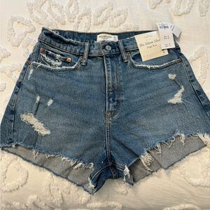 Abercrombie mom short NWT!
